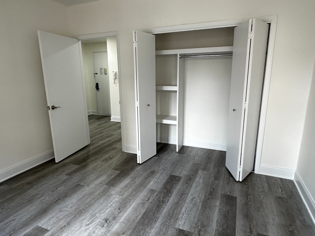 West 34th Street - Photo 7