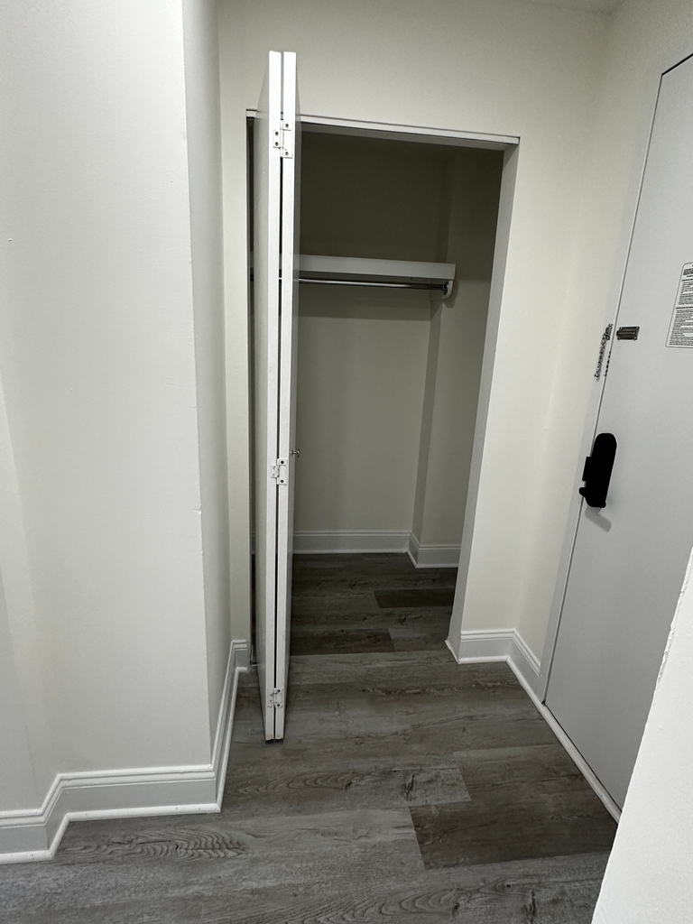 West 34th Street - Photo 6