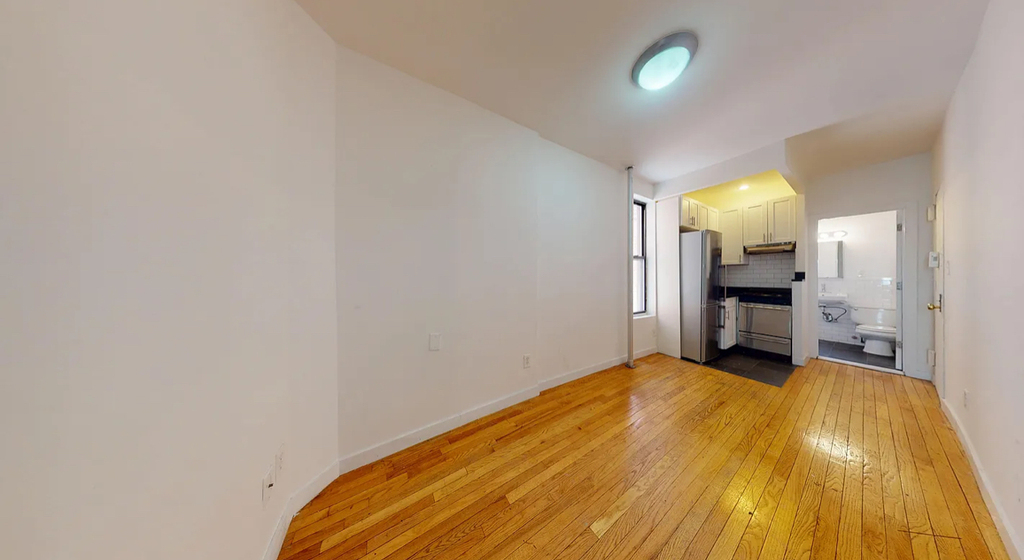 East 91st Street - Photo 3
