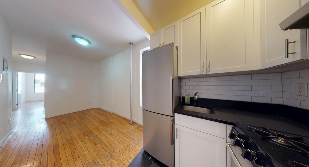 East 91st Street - Photo 4