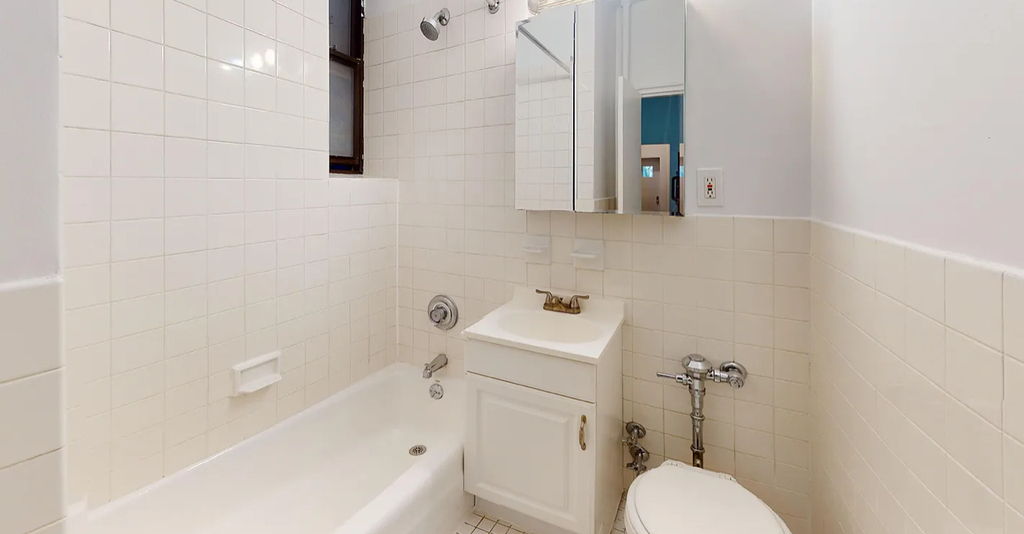 East 90th Street - Photo 5