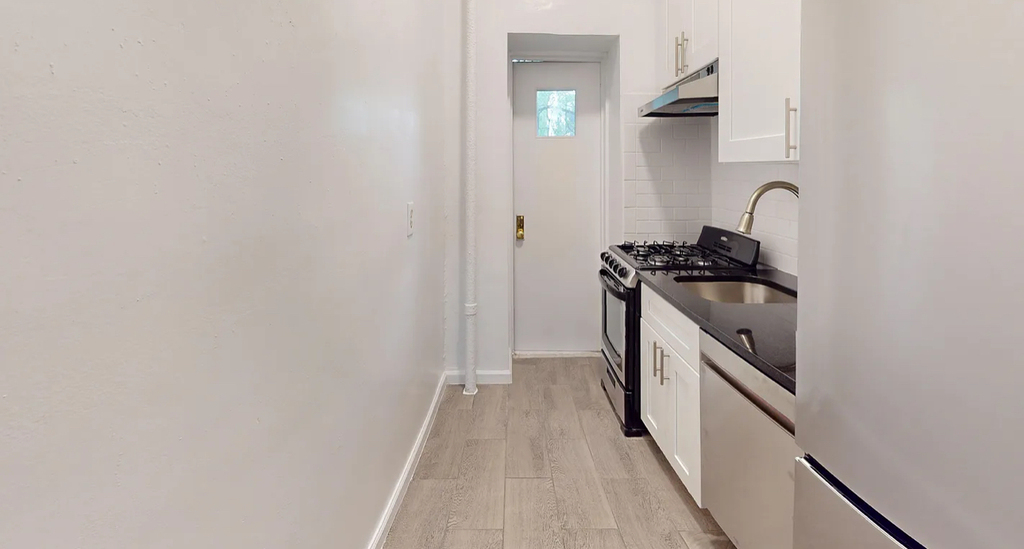 East 90th Street - Photo 3
