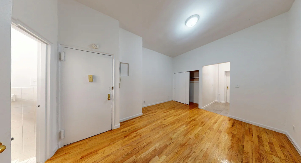 East 90th Street - Photo 2