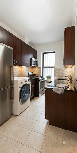 Lincoln Place - Photo 2