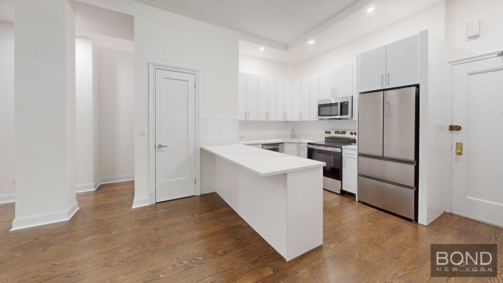 West 68th Street - Photo 15