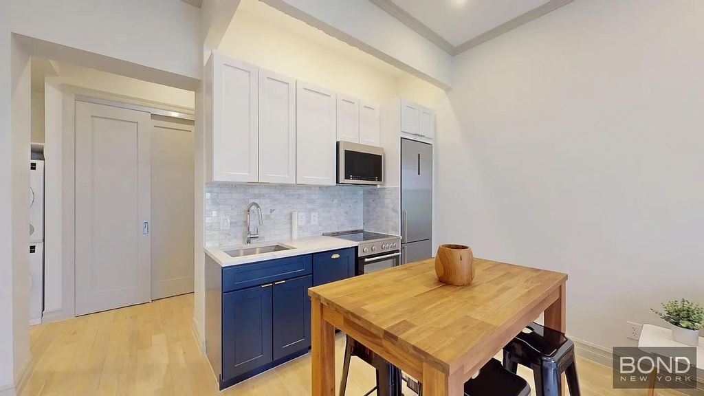 West 91st Street - Photo 2