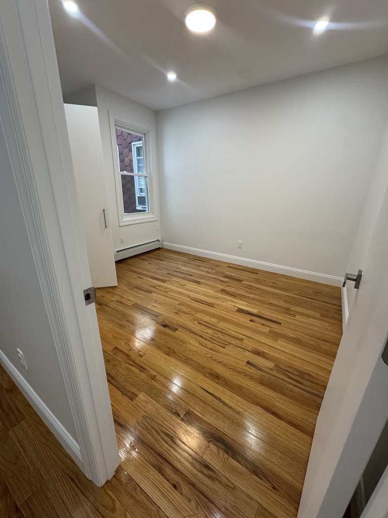 Newkirk Avenue - Photo 3
