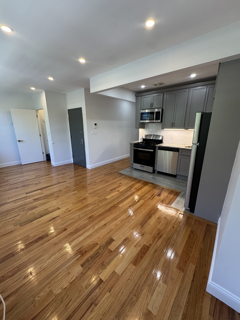 Newkirk Avenue - Photo 2