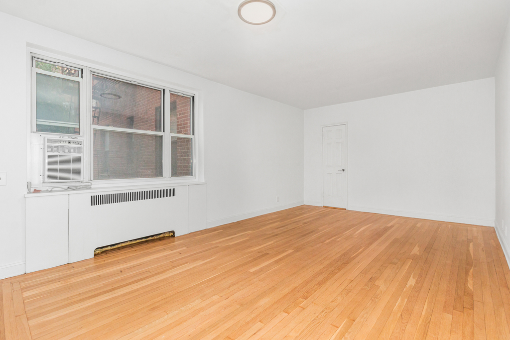 360 W 55th St - Photo 3