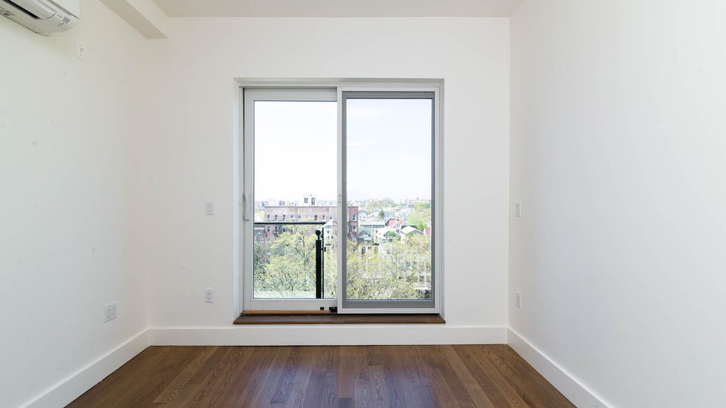 581 Ocean Pkwy 8E - Photo 1