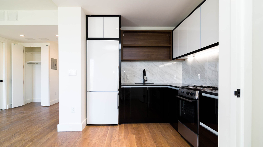 581 Ocean Pkwy 8E - Photo 17