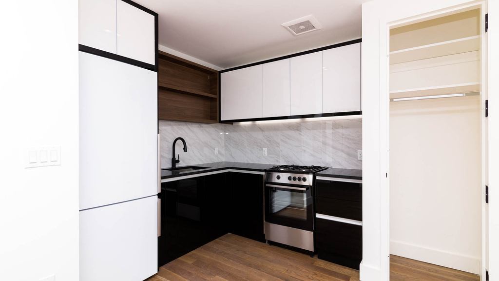 581 Ocean Pkwy 8E - Photo 9