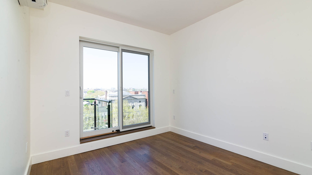 581 Ocean Pkwy 8E - Photo 2
