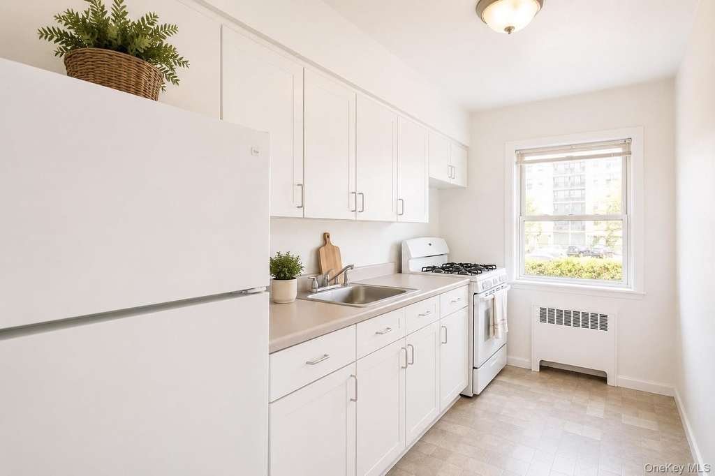 325 Shore Road - Photo 6