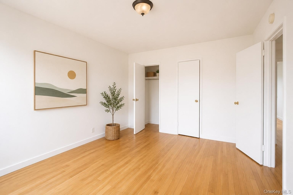 325 Shore Road - Photo 8