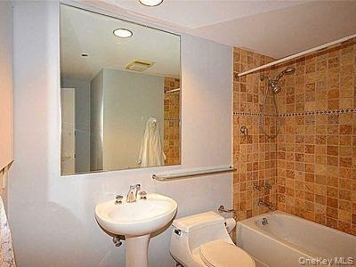 100 Cuttermill Road - Photo 13