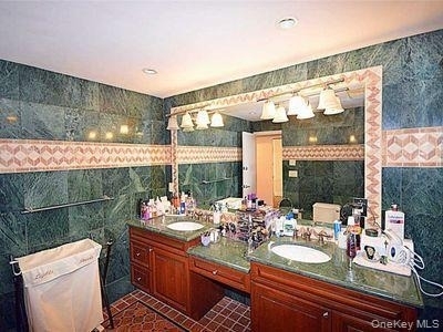 100 Cuttermill Road - Photo 11