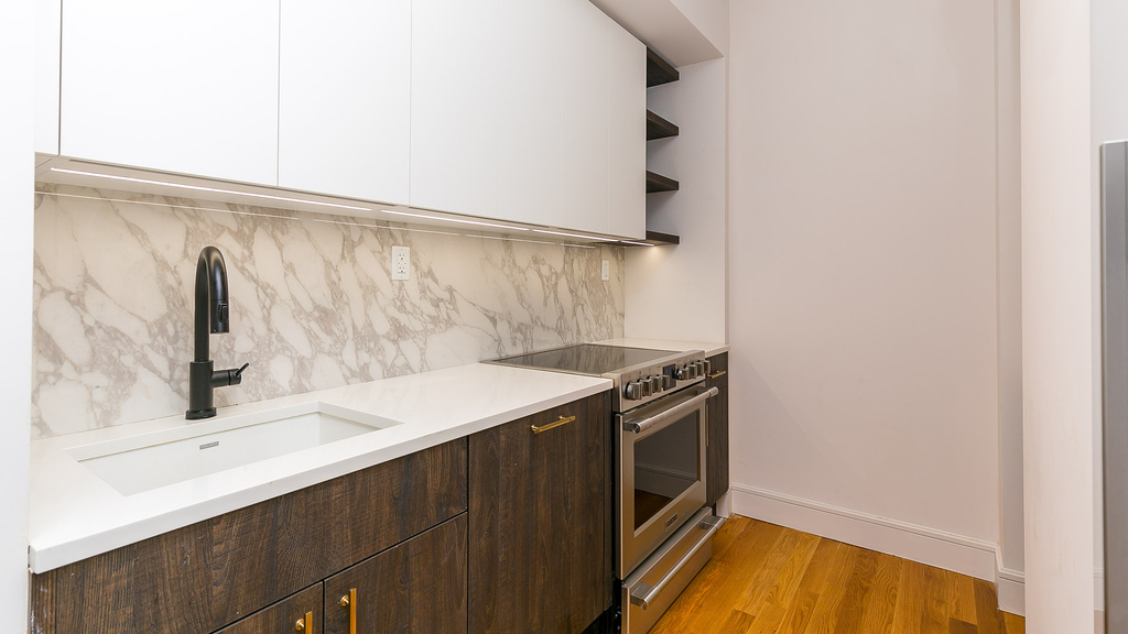 321 Wythe Ave - Photo 0