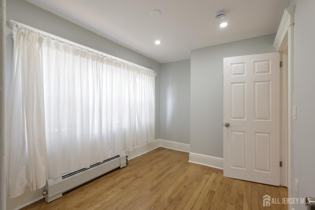 657 Amboy Avenue - Photo 10