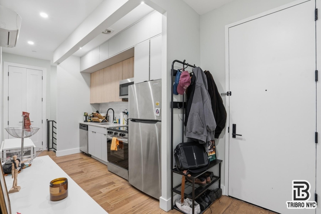 92 Manhattan Avenue - Photo 1