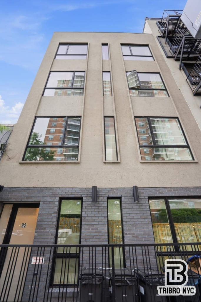 92 Manhattan Avenue - Photo 11