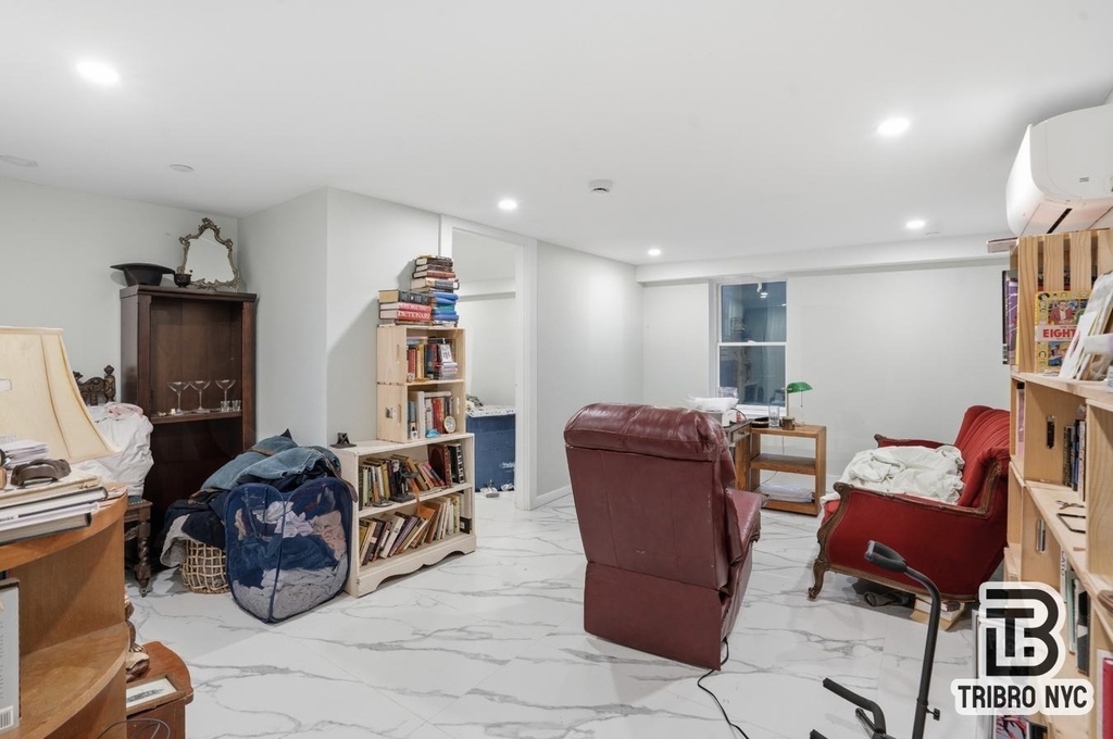 92 Manhattan Avenue - Photo 3