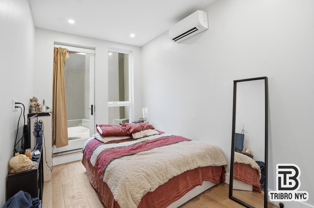 92 Manhattan Avenue - Photo 4