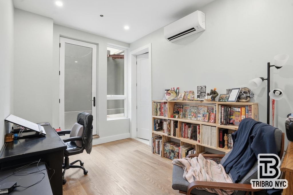 92 Manhattan Avenue - Photo 2
