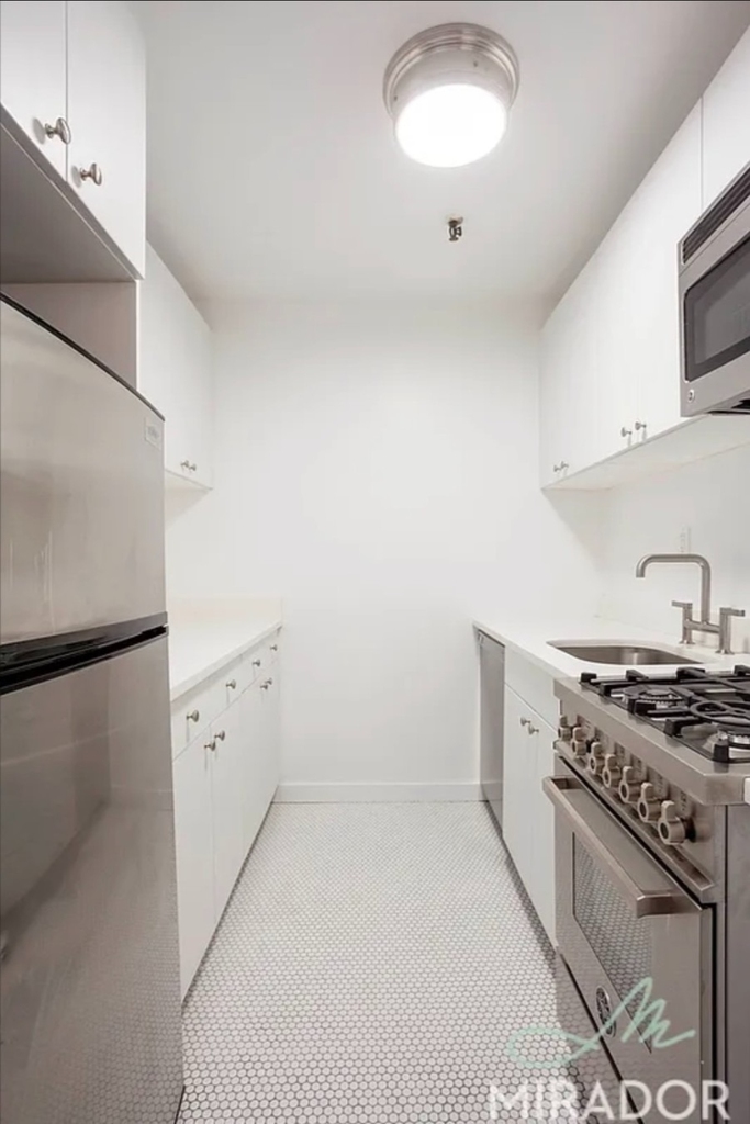 65 4th Avenue - Photo 2