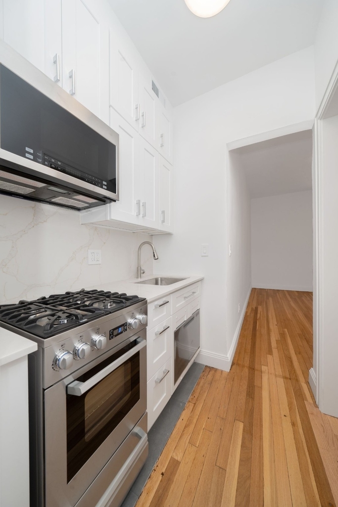 353 W 44th Street - Photo 3