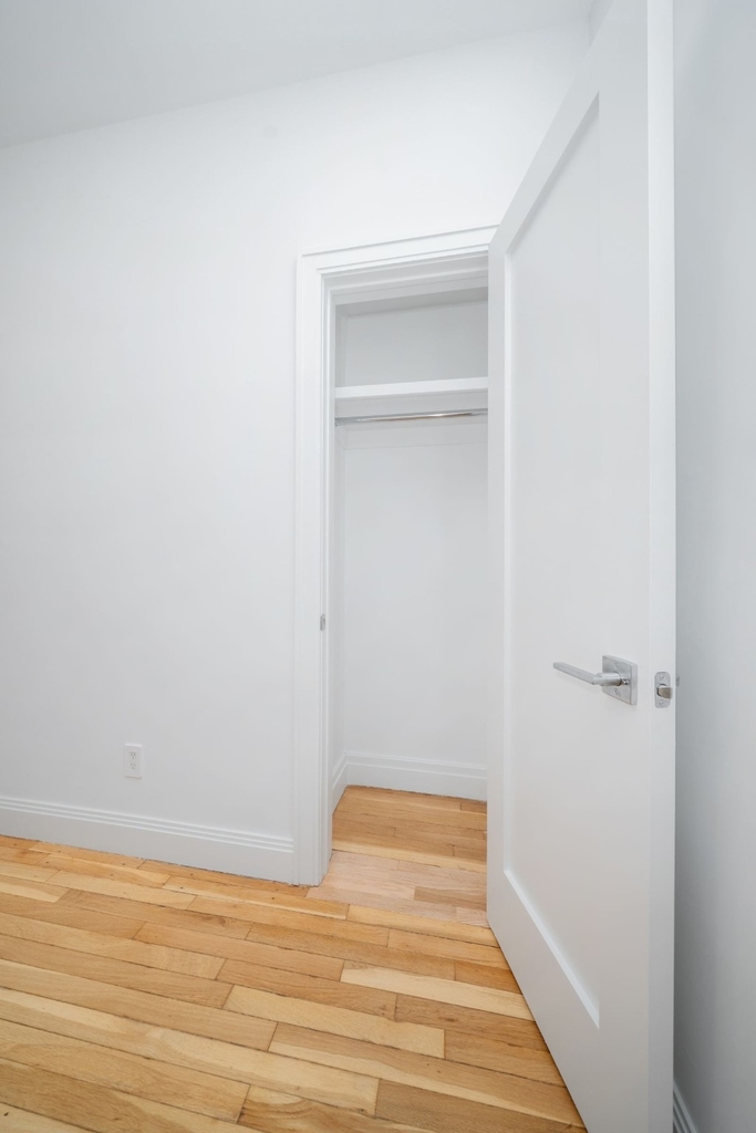 353 W 44th Street - Photo 2