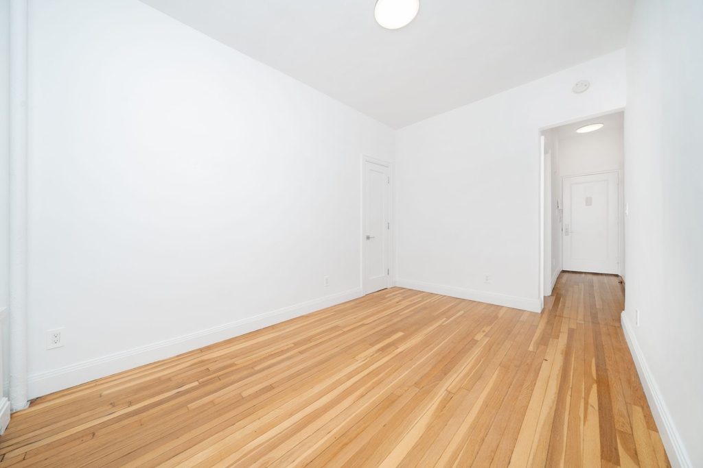 353 W 44th Street - Photo 1