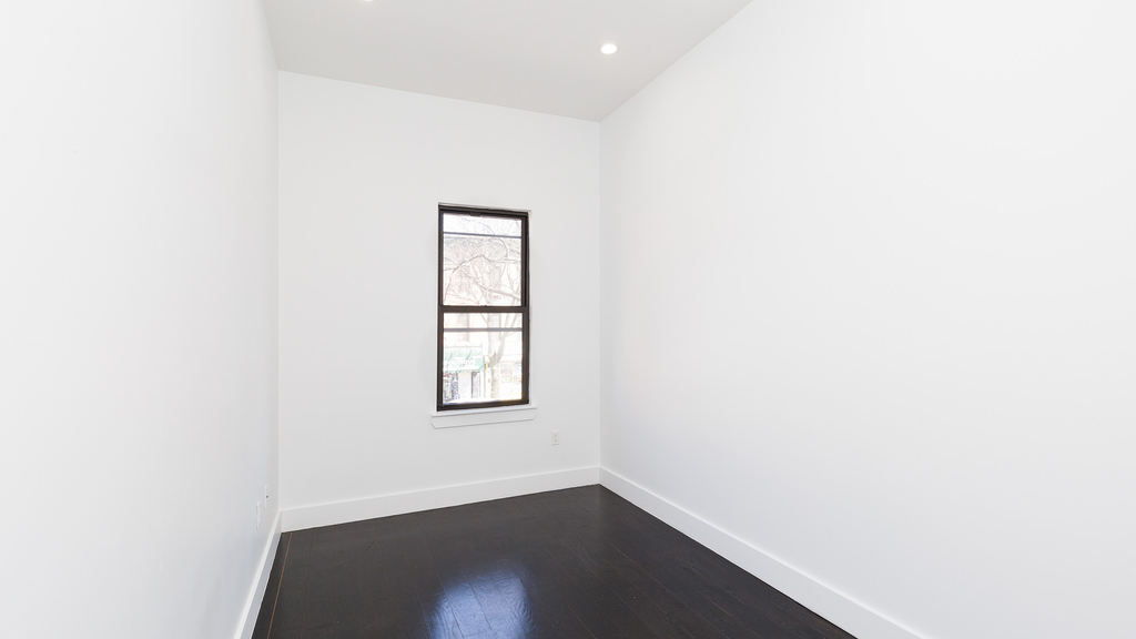 1446 Flatbush Ave - Photo 2