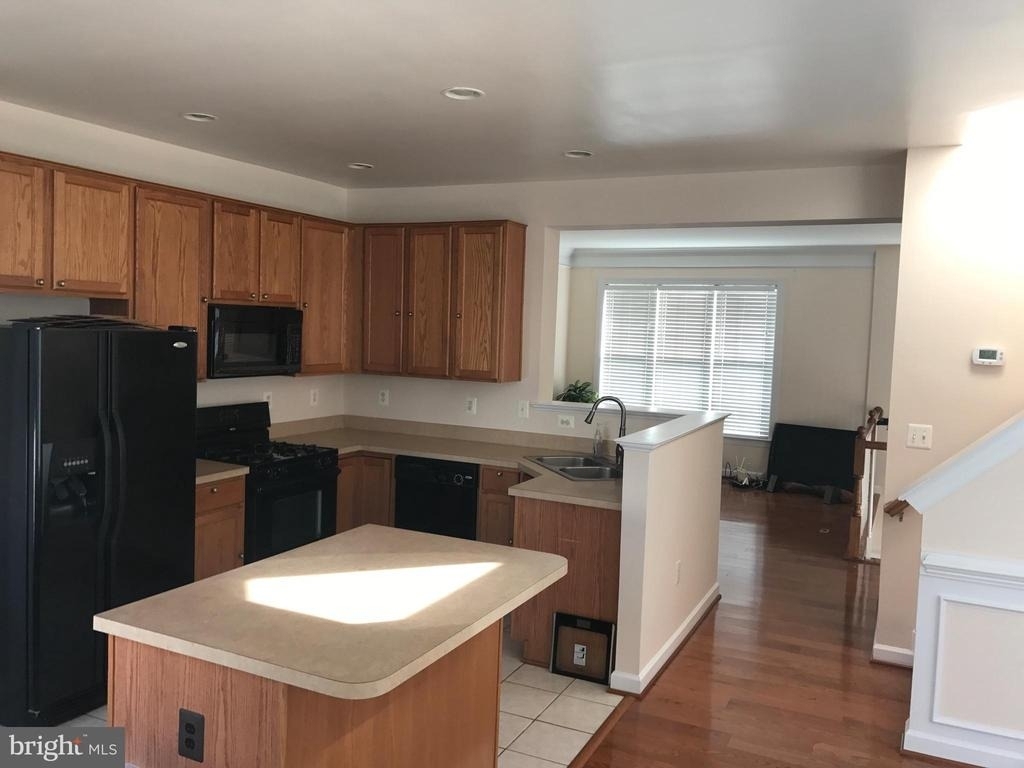 8010 Duck Pond Terrace - Photo 8