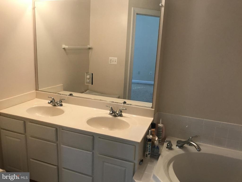 8010 Duck Pond Terrace - Photo 17