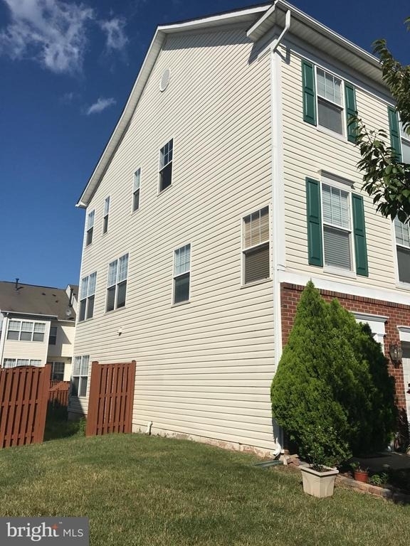 8010 Duck Pond Terrace - Photo 1