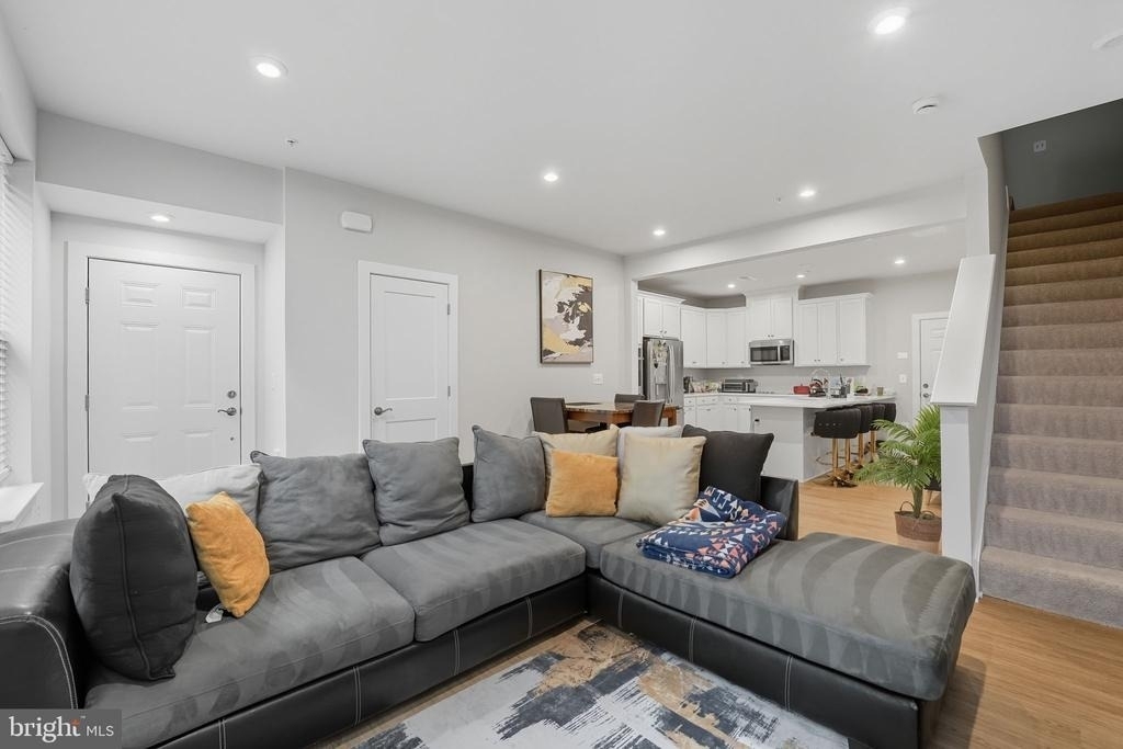 707 Thomas Lane - Photo 6