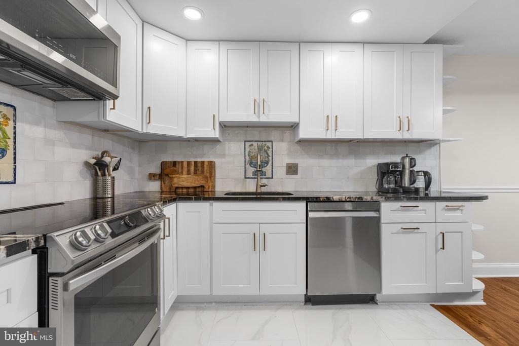 7721 Tremayne Place - Photo 11