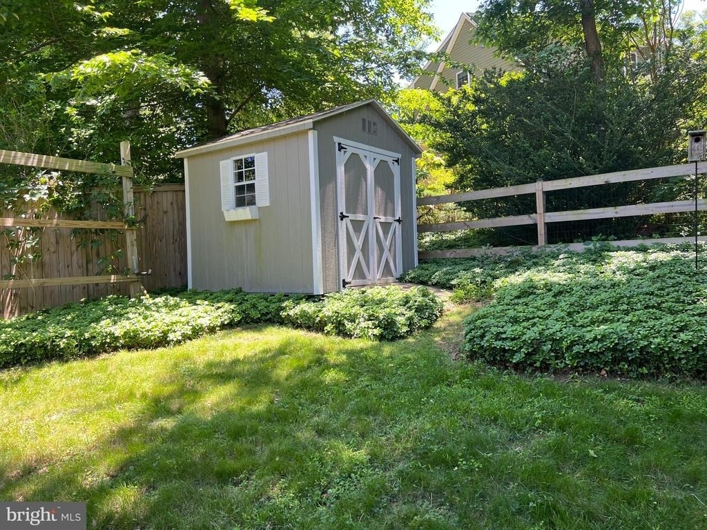 8711 Braeburn Drive - Photo 2