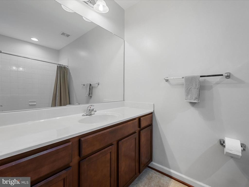 104 Notions - Photo 17