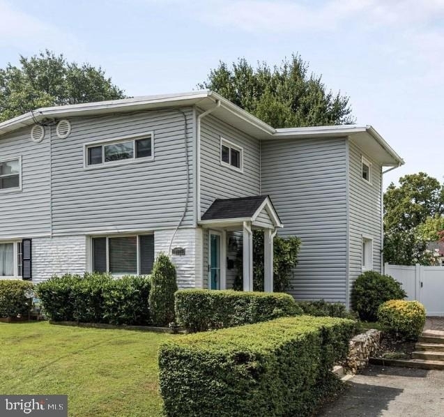 10607 Maple Street - Photo 0