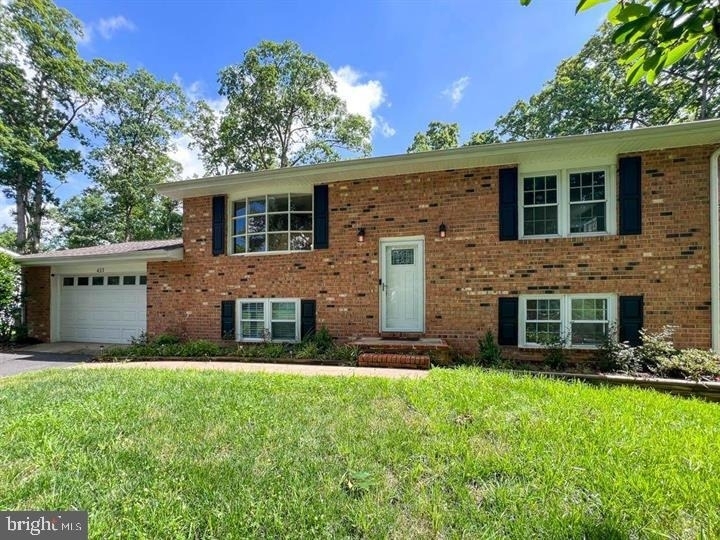 433 Deerwood Drive - Photo 1