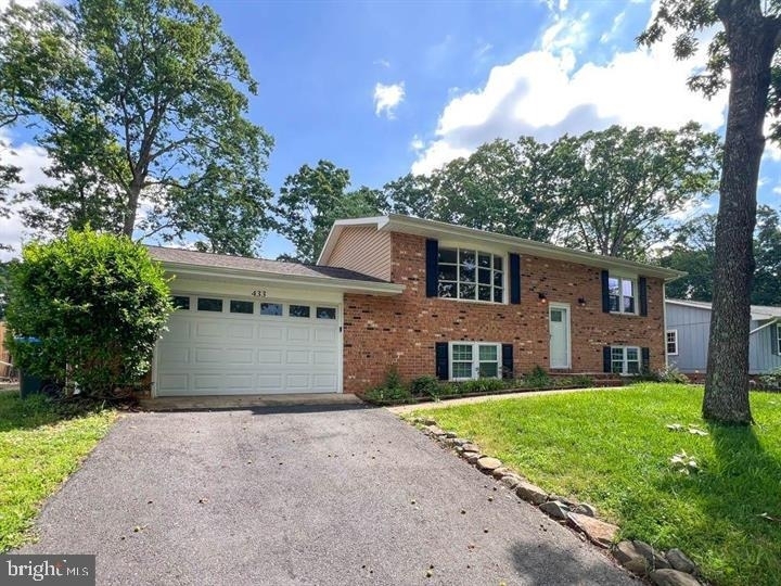 433 Deerwood Drive - Photo 0