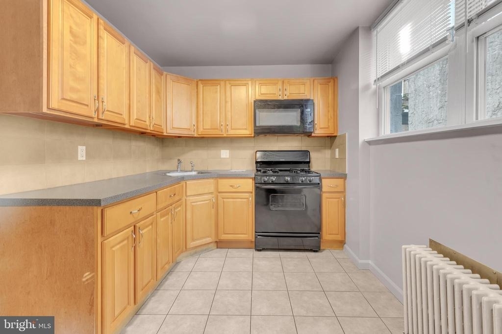 1910 Dudley Street - Photo 7