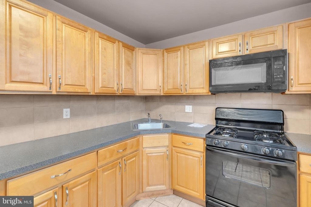 1910 Dudley Street - Photo 8