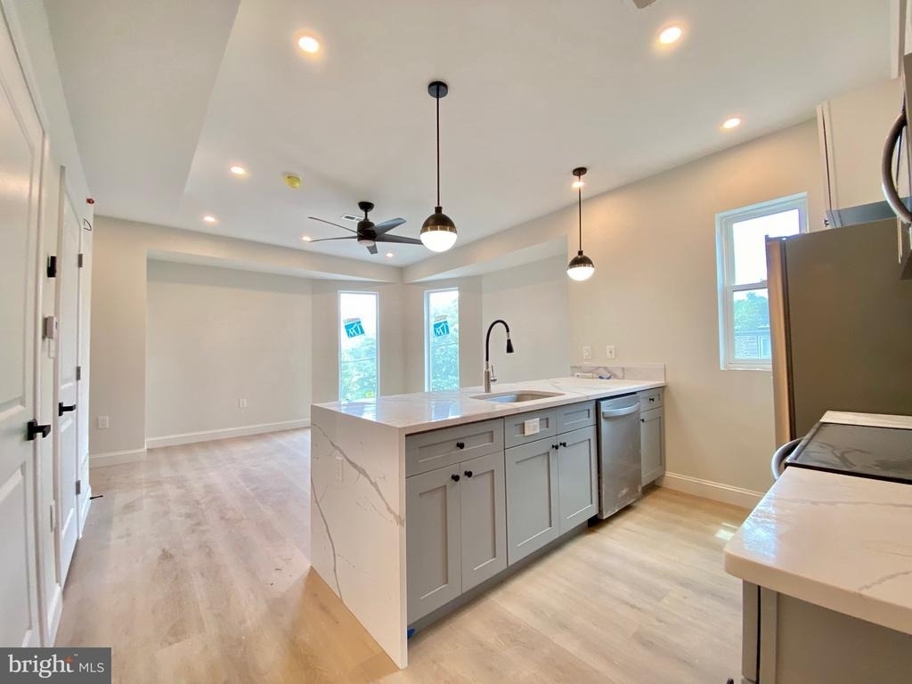 6100 Ridge Avenue - Photo 3