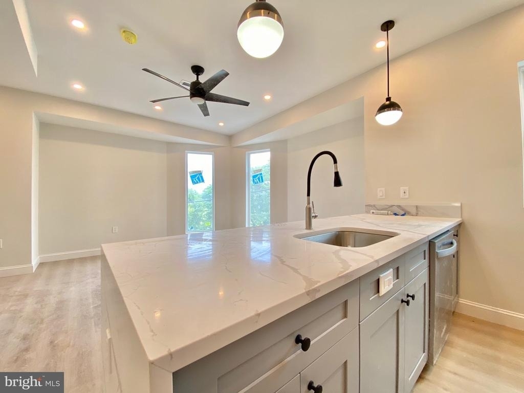 6100 Ridge Avenue - Photo 4