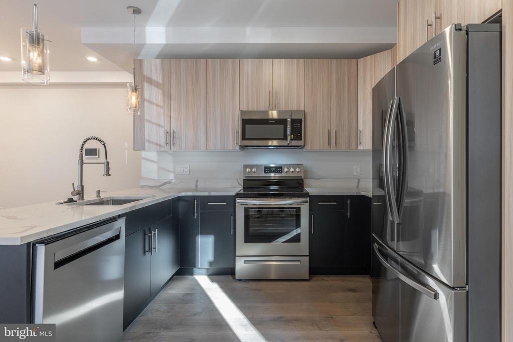 920 N 15th Street - Photo 2