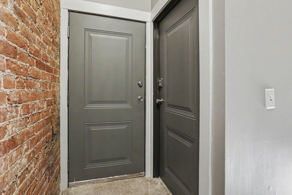 280 E Michigan Avenue - Photo 2