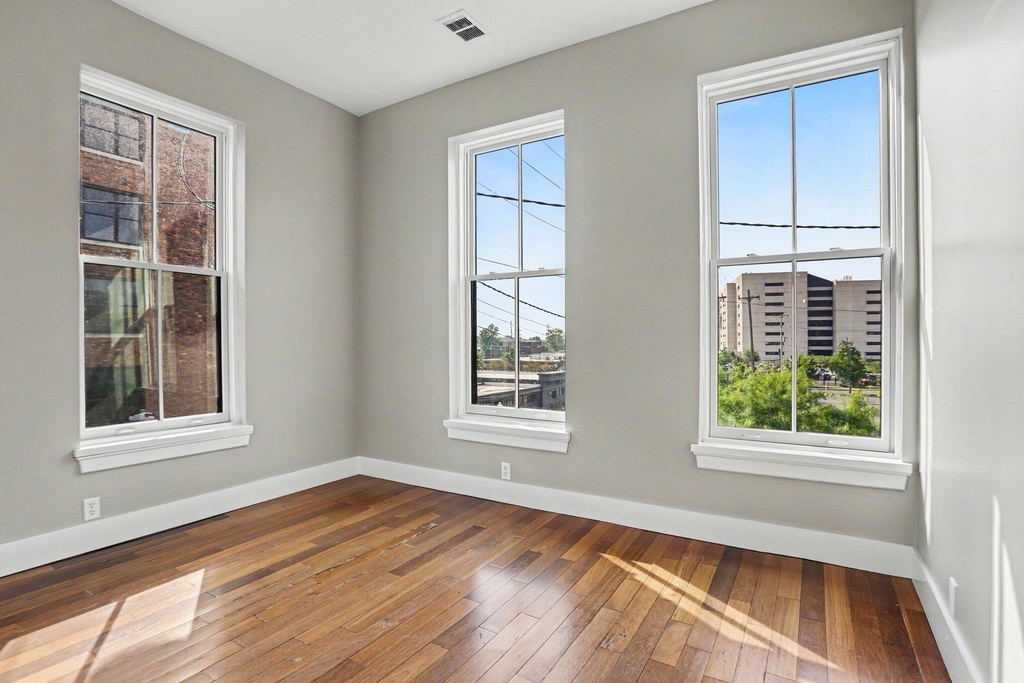 280 E Michigan Avenue - Photo 16